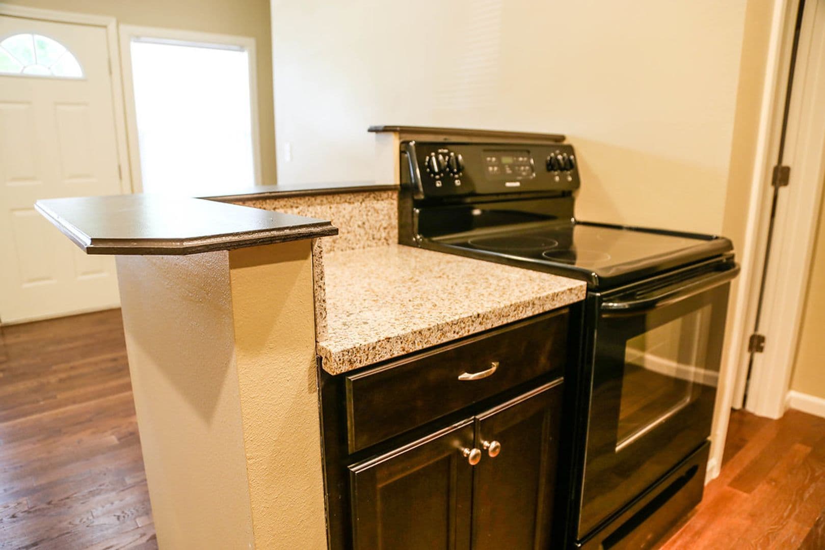 Springfield Apartment: 512 S. Main