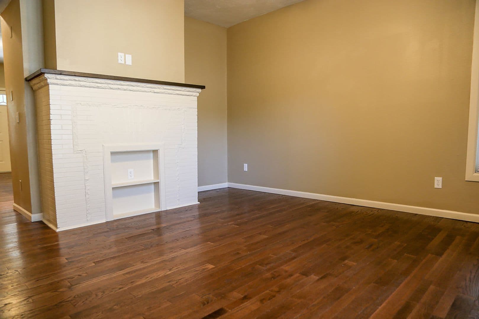 Springfield Apartment: 512 S. Main