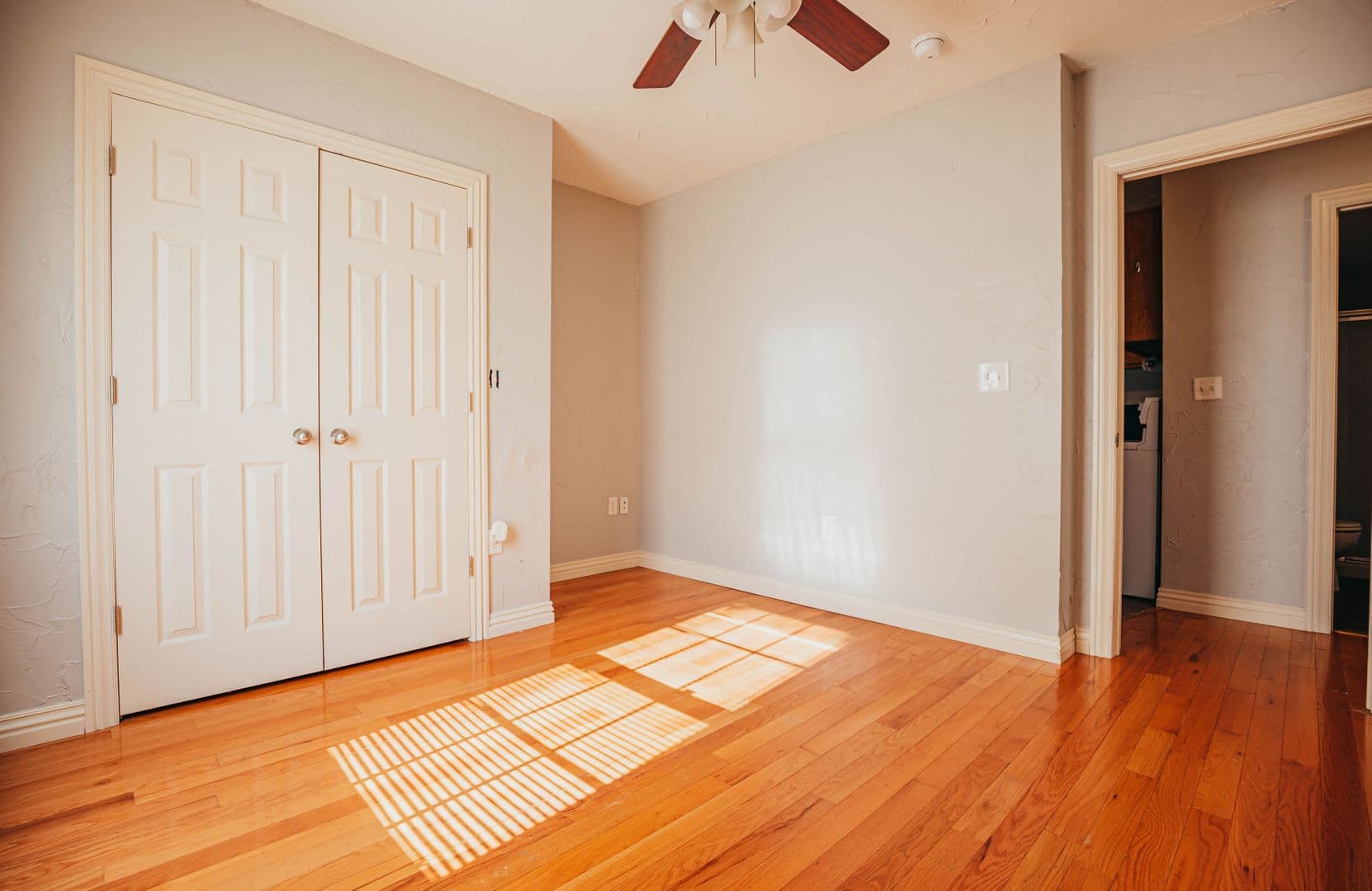 Springfield Apartment: 800 E Grand