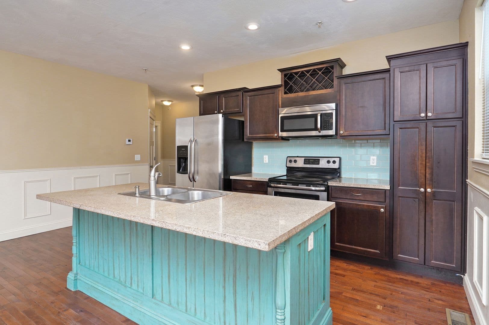 Springfield Apartment: 1046 E Walnut