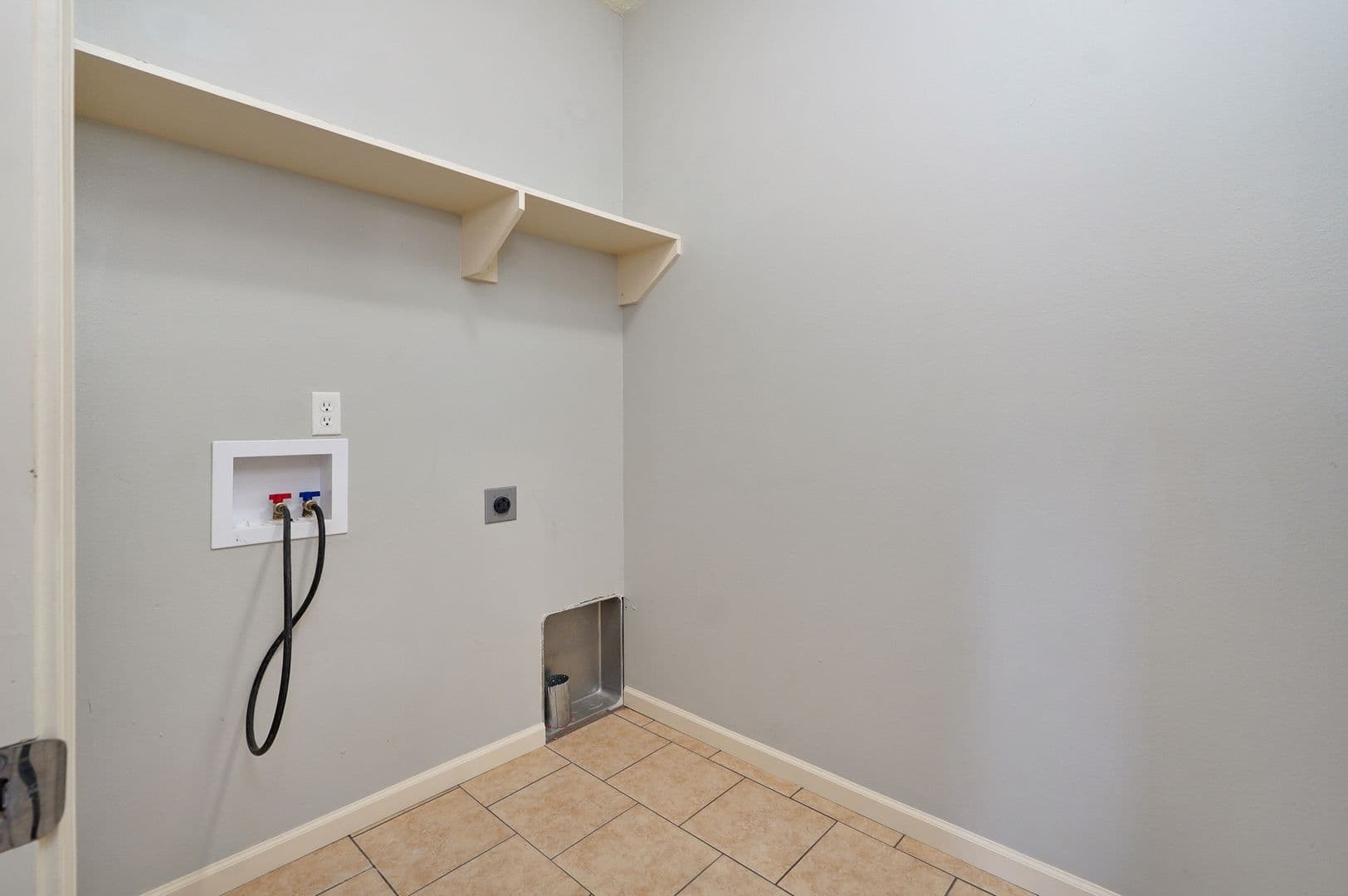 Springfield Apartment: 1325 E Cherry