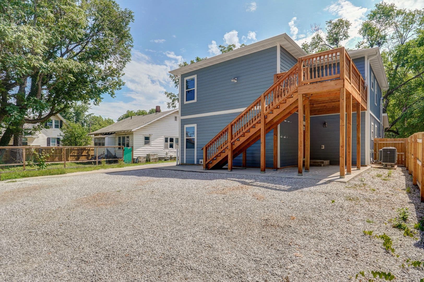 Springfield Apartment: 717 S Grant ave