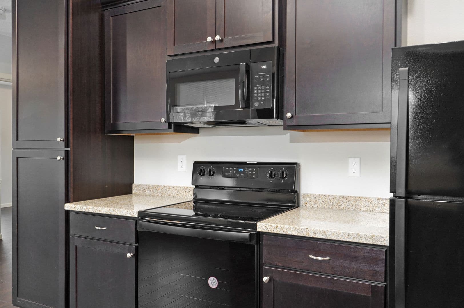 Springfield Apartment: 631 S Grant