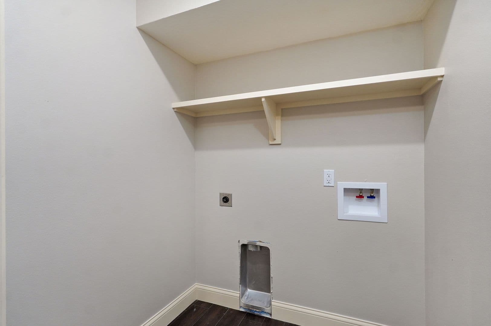 Springfield Apartment: 920 E Walnut St