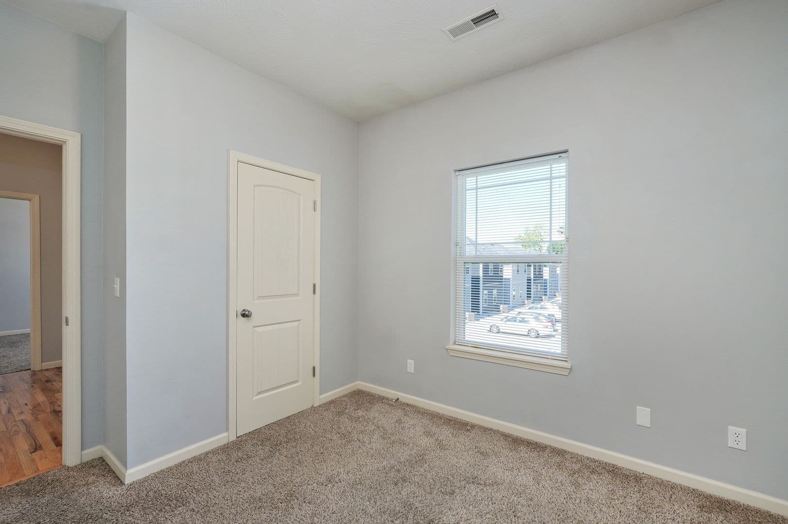 Springfield Apartment: 1325 E Cherry