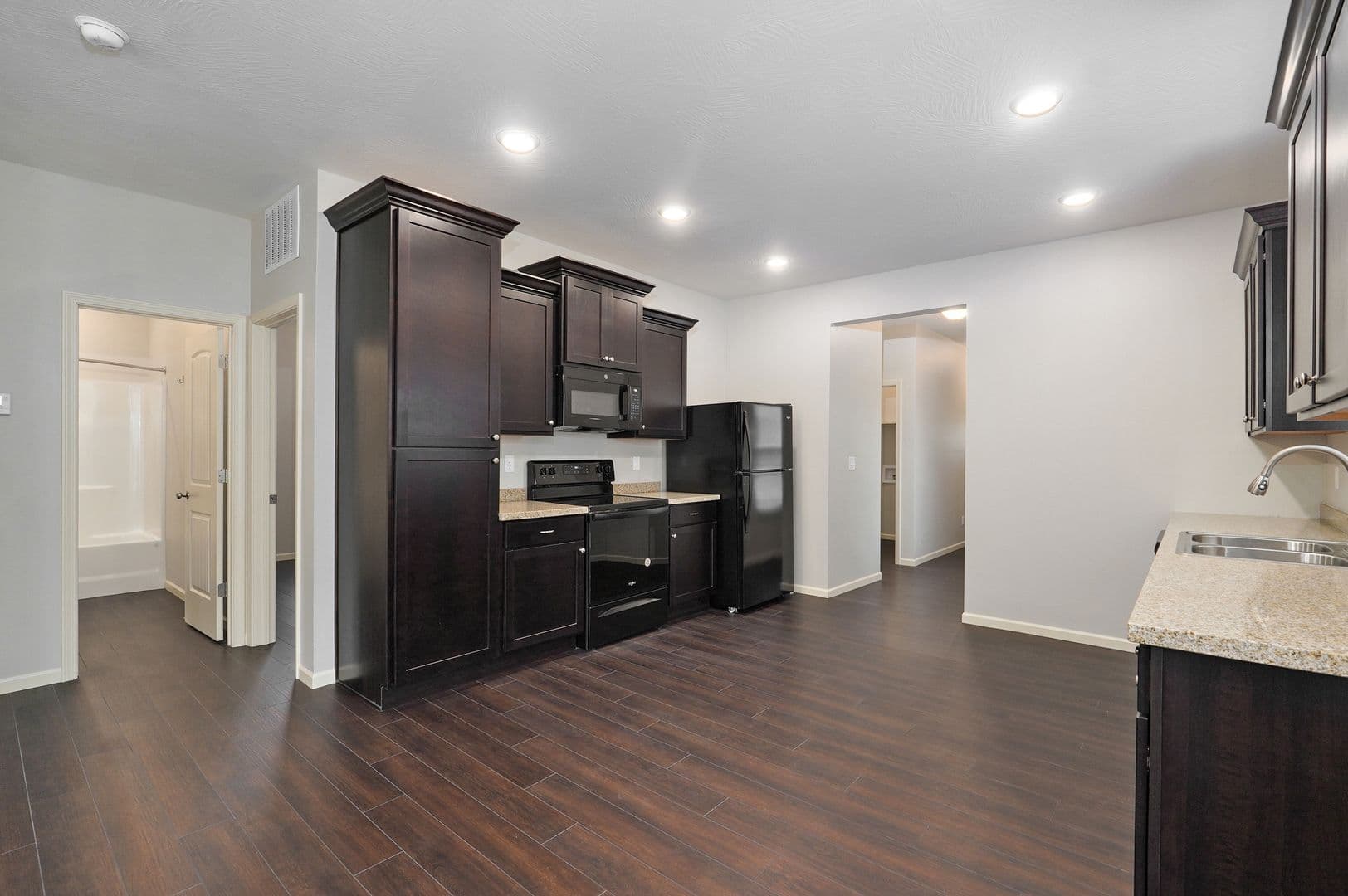 Springfield Apartment: 631 S Grant