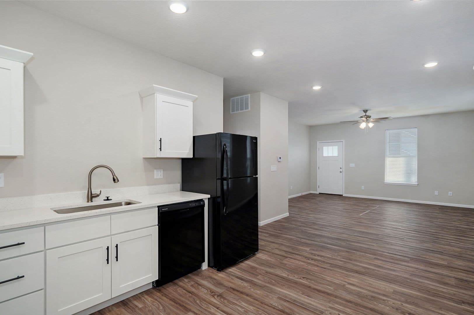 Springfield Apartment: 312 S Hampton Ave