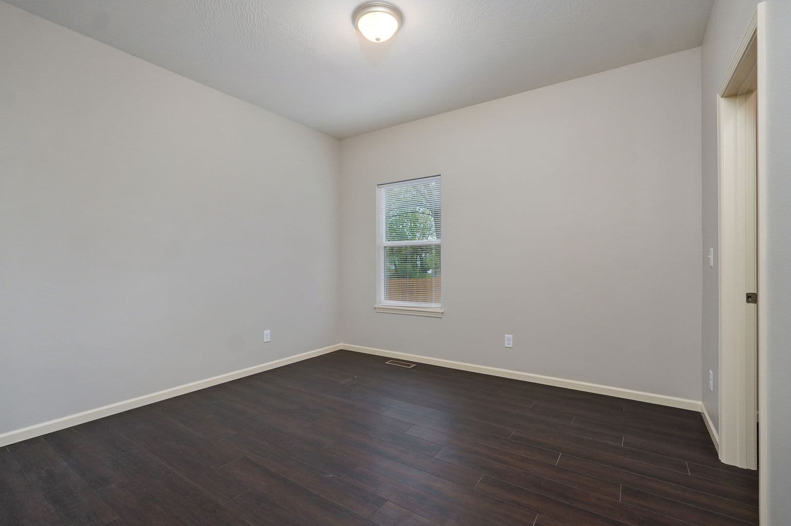 Springfield Apartment: 631 S Grant