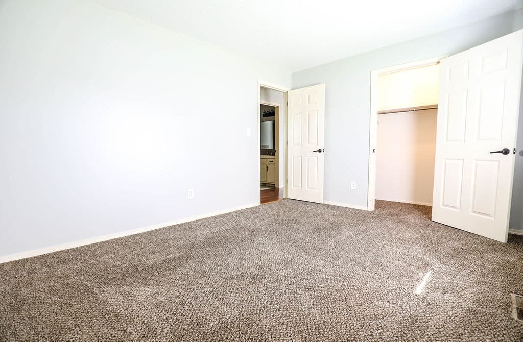 Springfield Apartment: 907 S Campbell