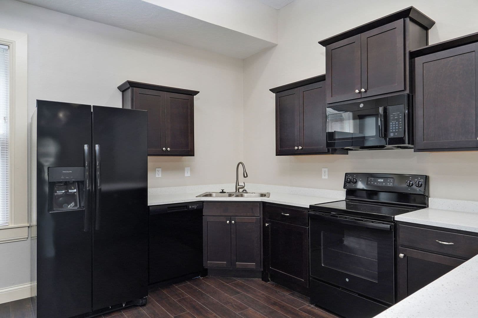 Springfield Apartment: 920 E Walnut St
