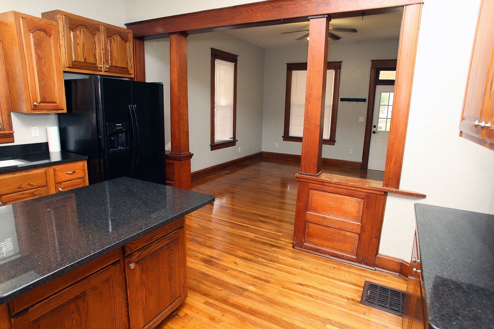 Springfield House: 1037 W State St