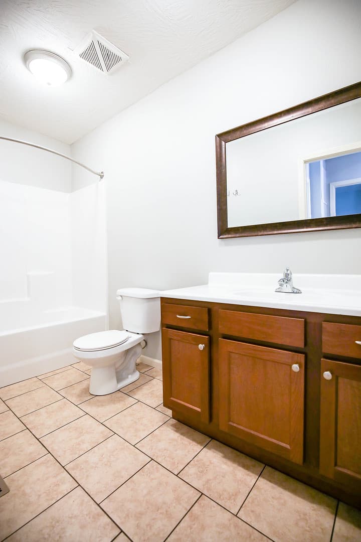 Springfield House: 926 E Loren