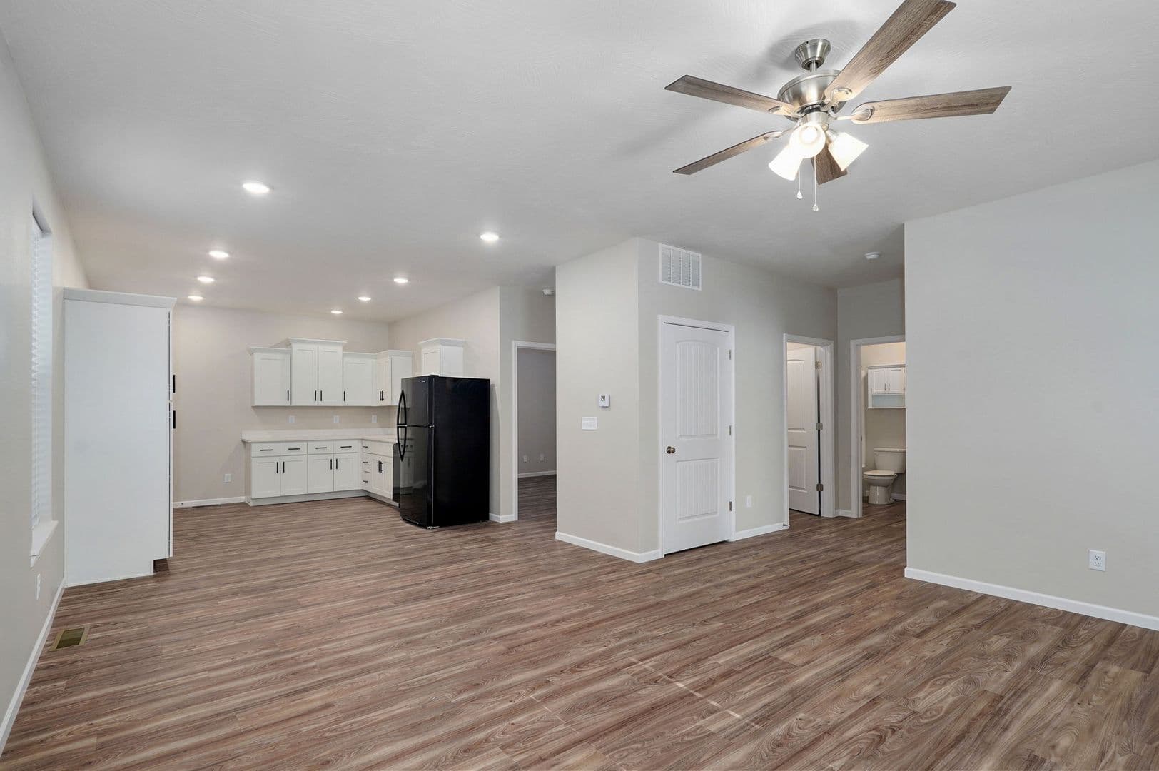 Springfield Apartment: 304 S Hampton Ave