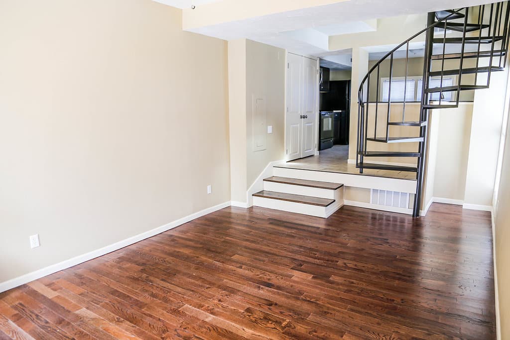 Springfield Apartment: 512 S. Main