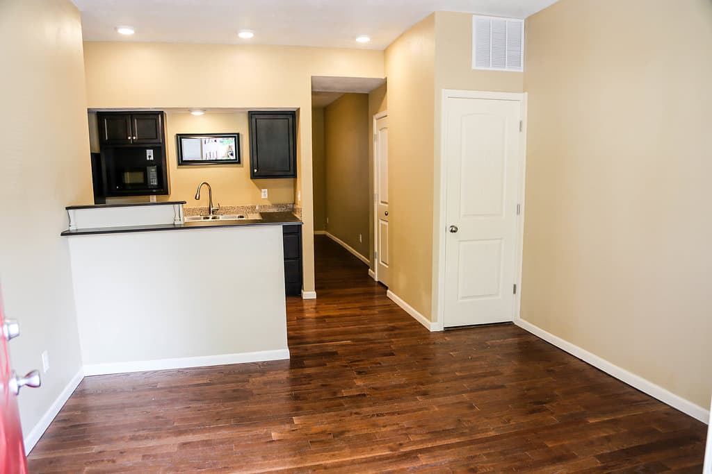 Springfield Apartment: 512 S. Main