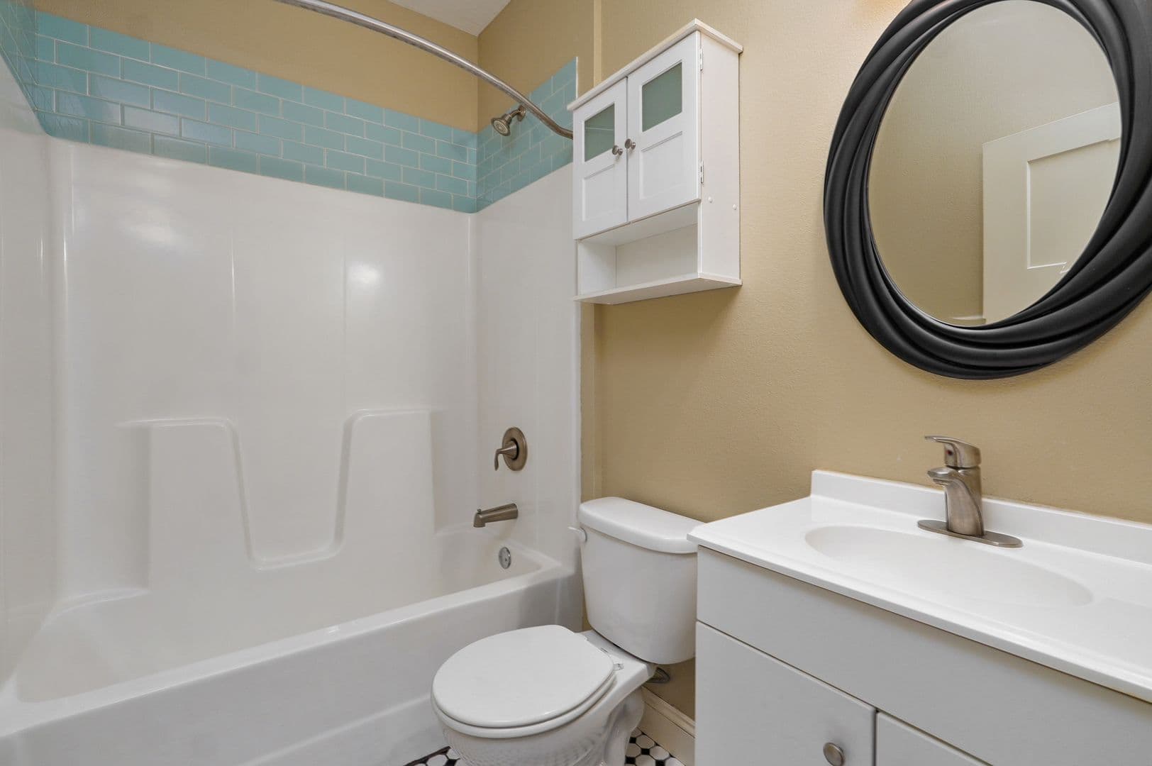 Springfield Apartment: 1046 E Walnut