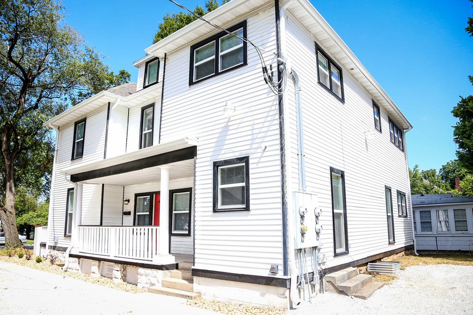 Springfield Apartment: 512 S. Main