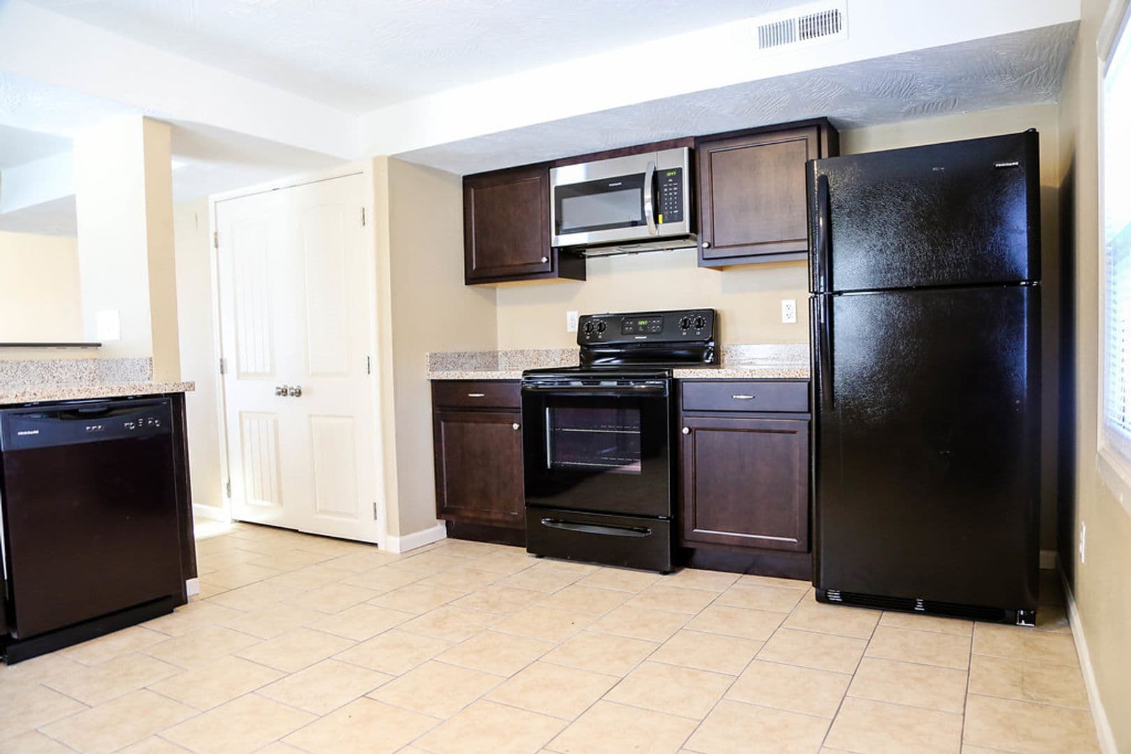 Springfield Apartment: 512 S. Main