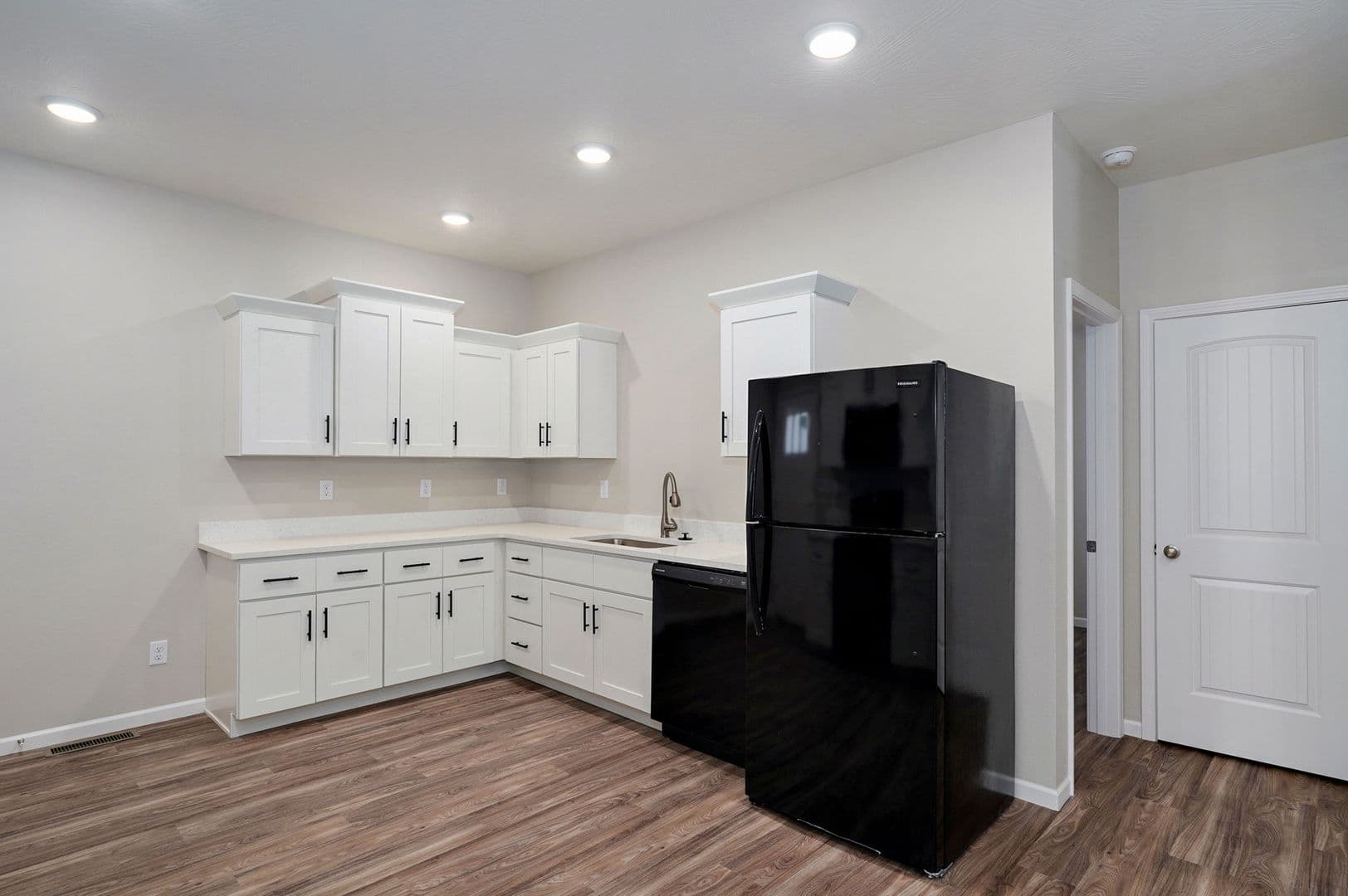 Springfield Apartment: 312 S Hampton Ave