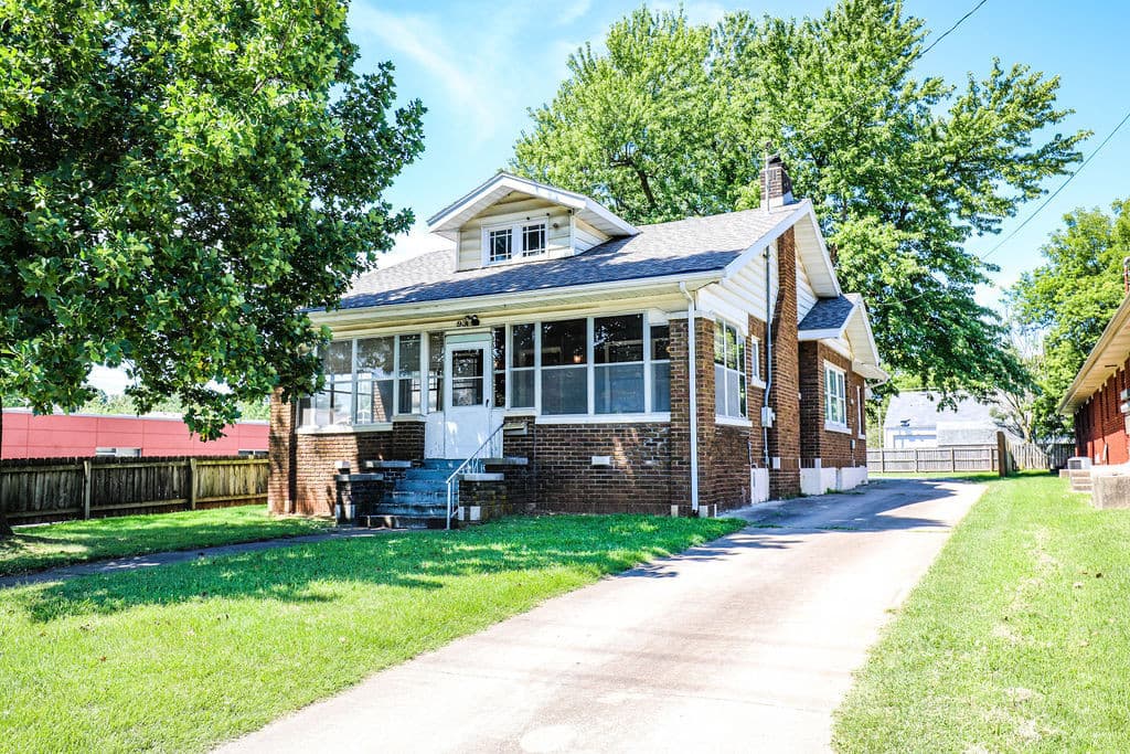 Springfield House: 931 S Jefferson