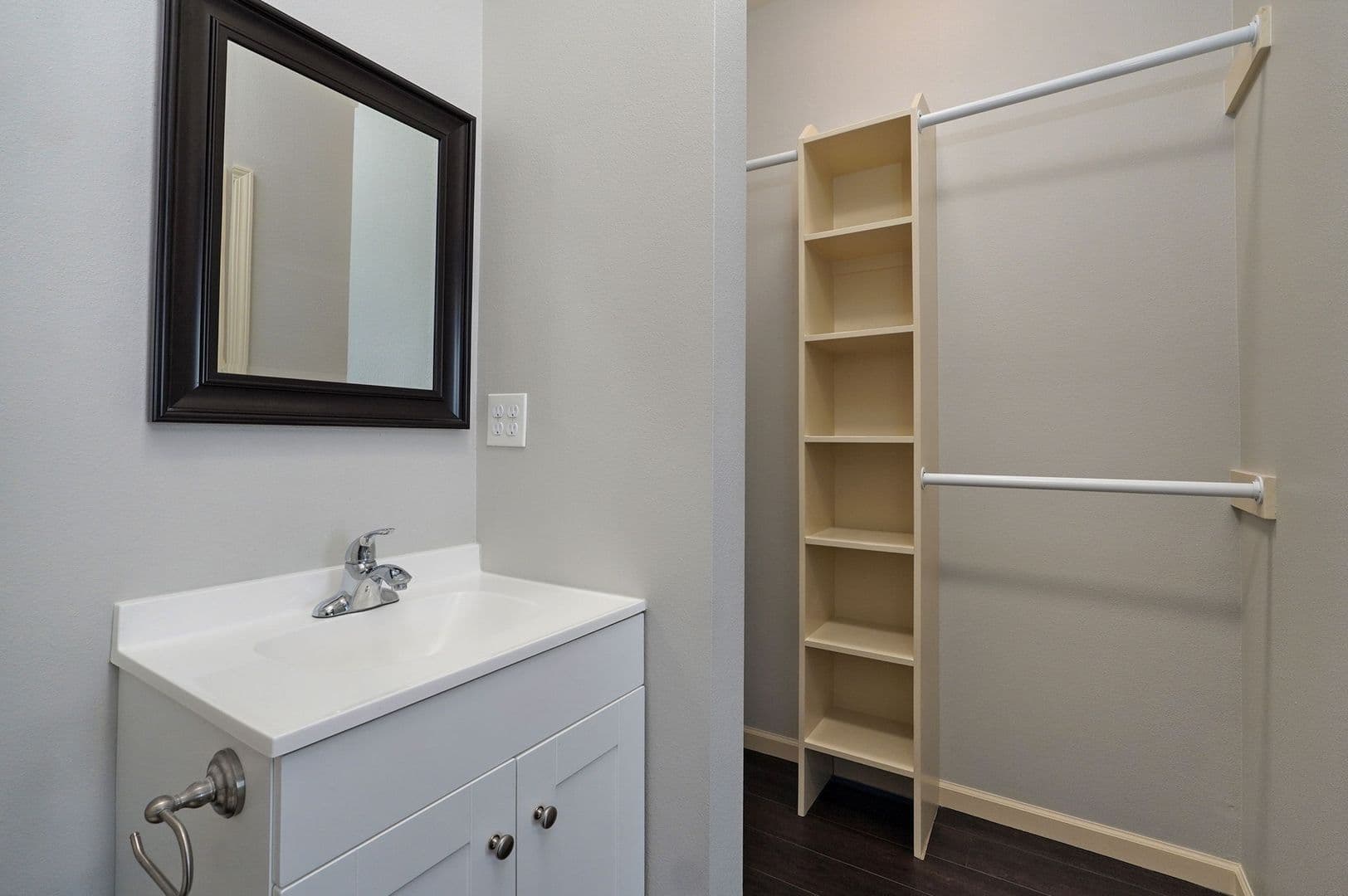 Springfield Apartment: 717 S Grant ave