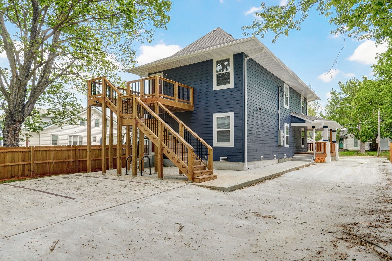 Springfield Apartment: 631 S Grant