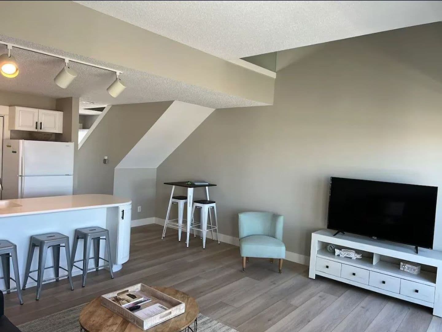 Spring Lake Apartment: 116 Millpoint Dr.