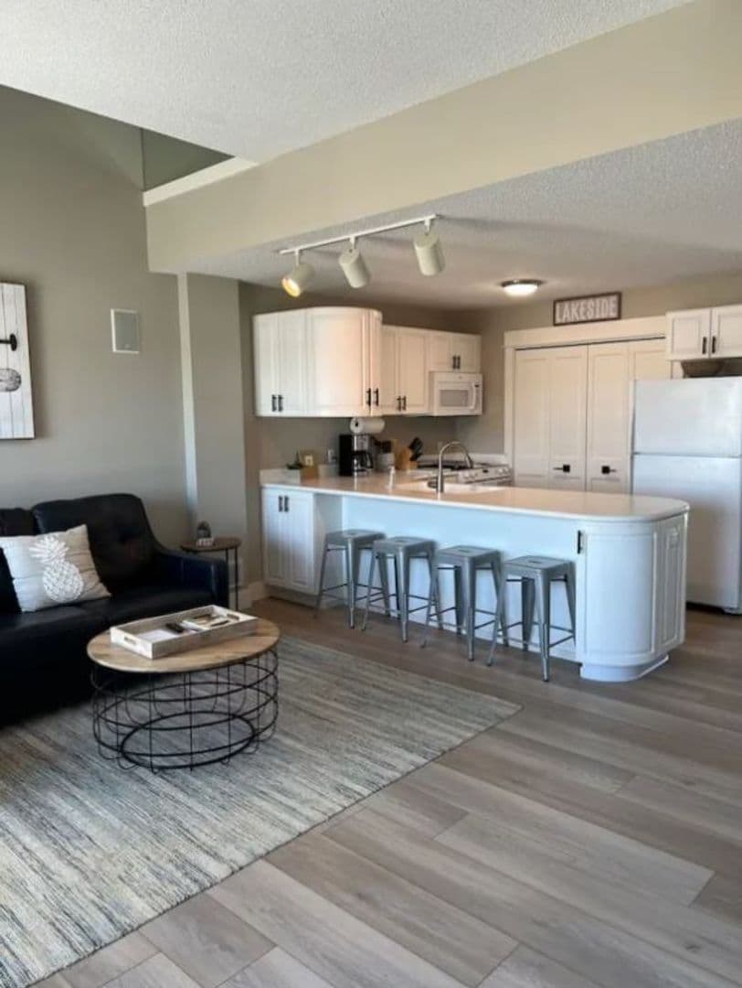 Spring Lake Apartment: 116 Millpoint Dr.