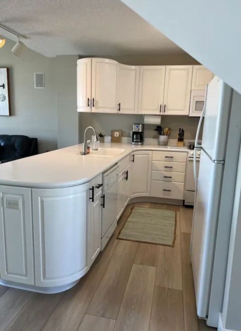 Spring Lake Apartment: 116 Millpoint Dr.