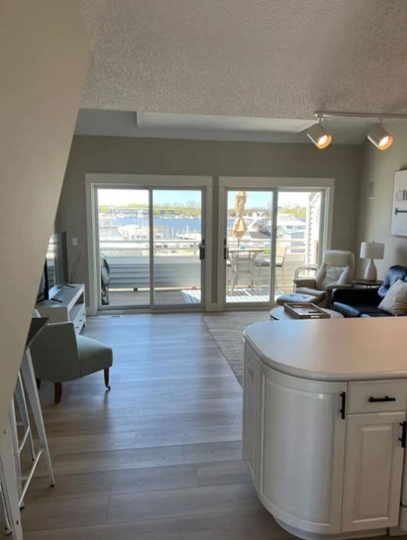 Spring Lake Apartment: 116 Millpoint Dr.