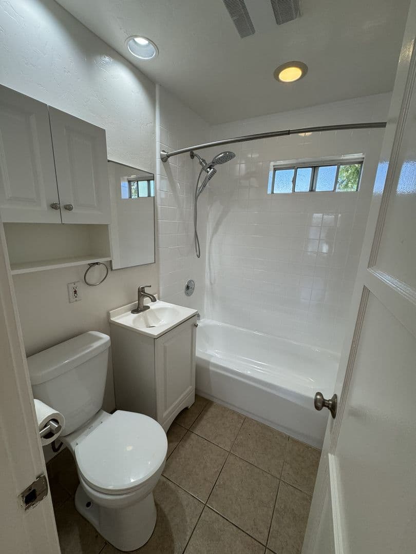 San Diego Apartment: 1801-15 Cable Street