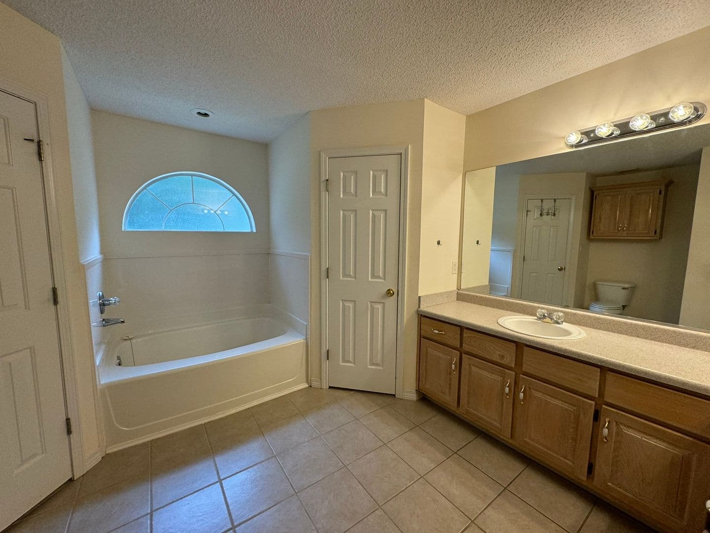 Grand Bay House: 5211 Southern Oaks Trail