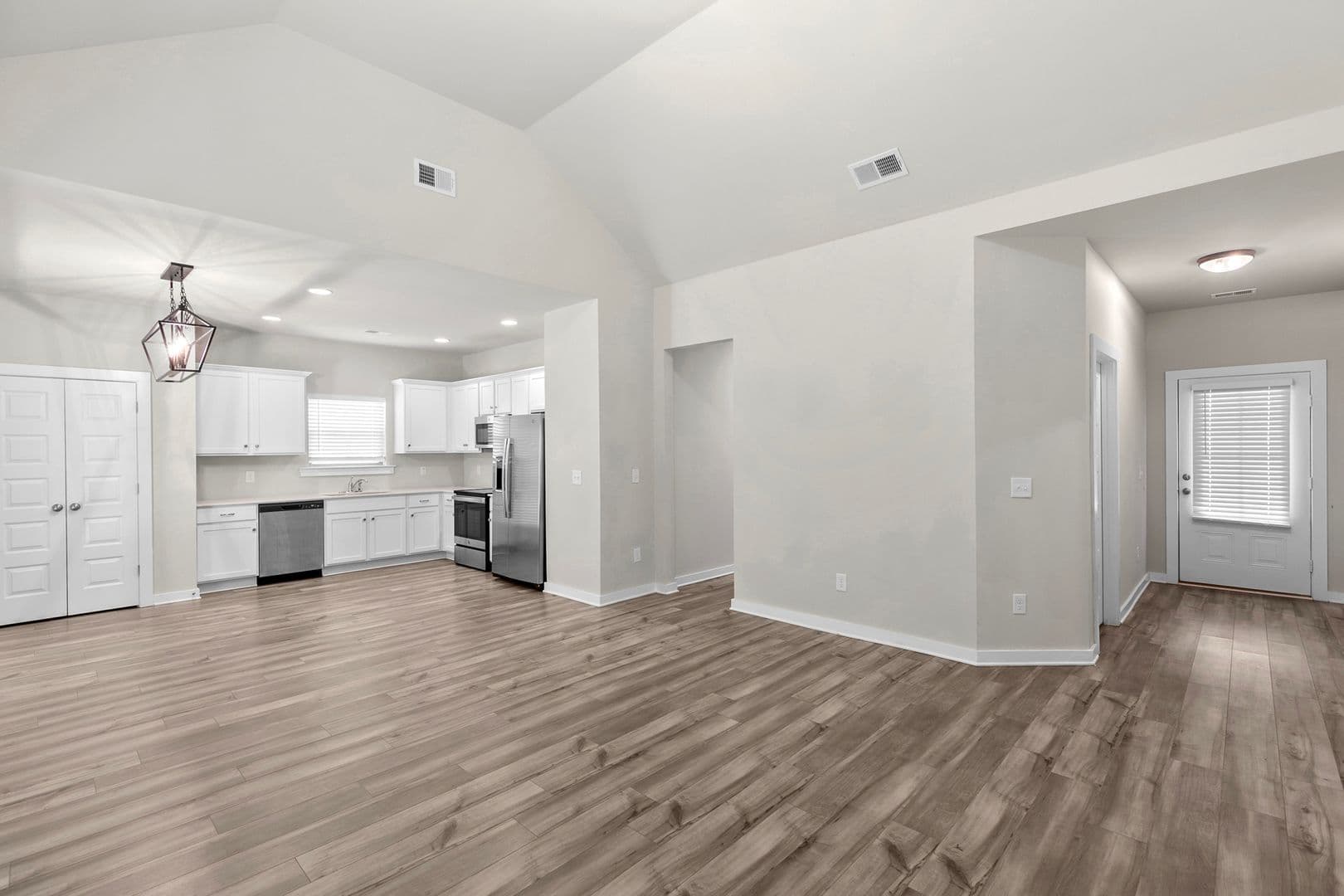 Clanton House: 275 Avalon Way