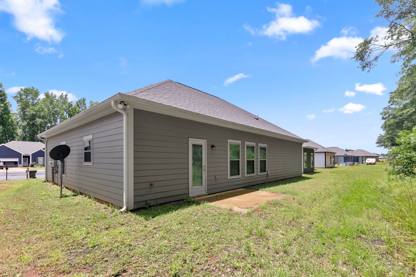 Clanton House: 275 Avalon Way