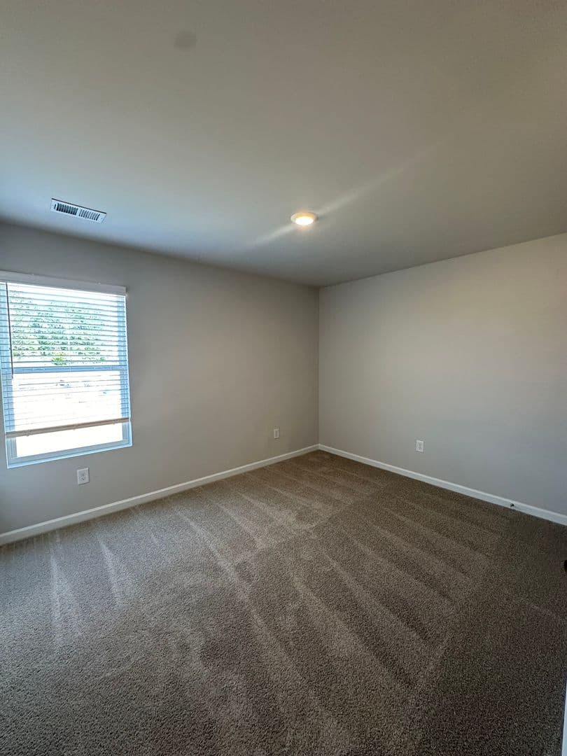 Lincoln House: 207 Driftwood Lane
