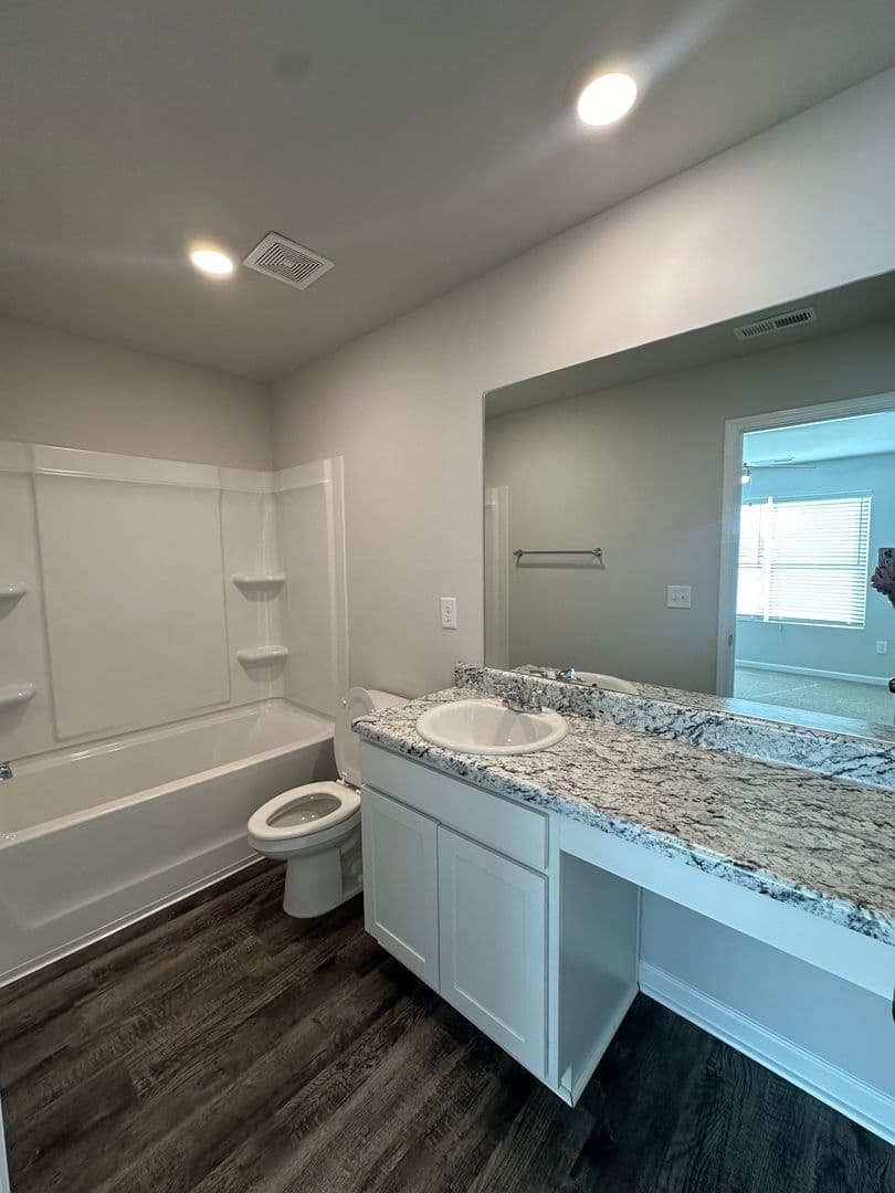 Lincoln House: 207 Driftwood Lane