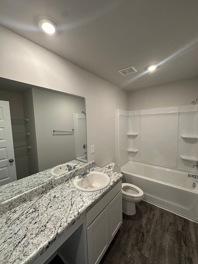 Lincoln House: 207 Driftwood Lane