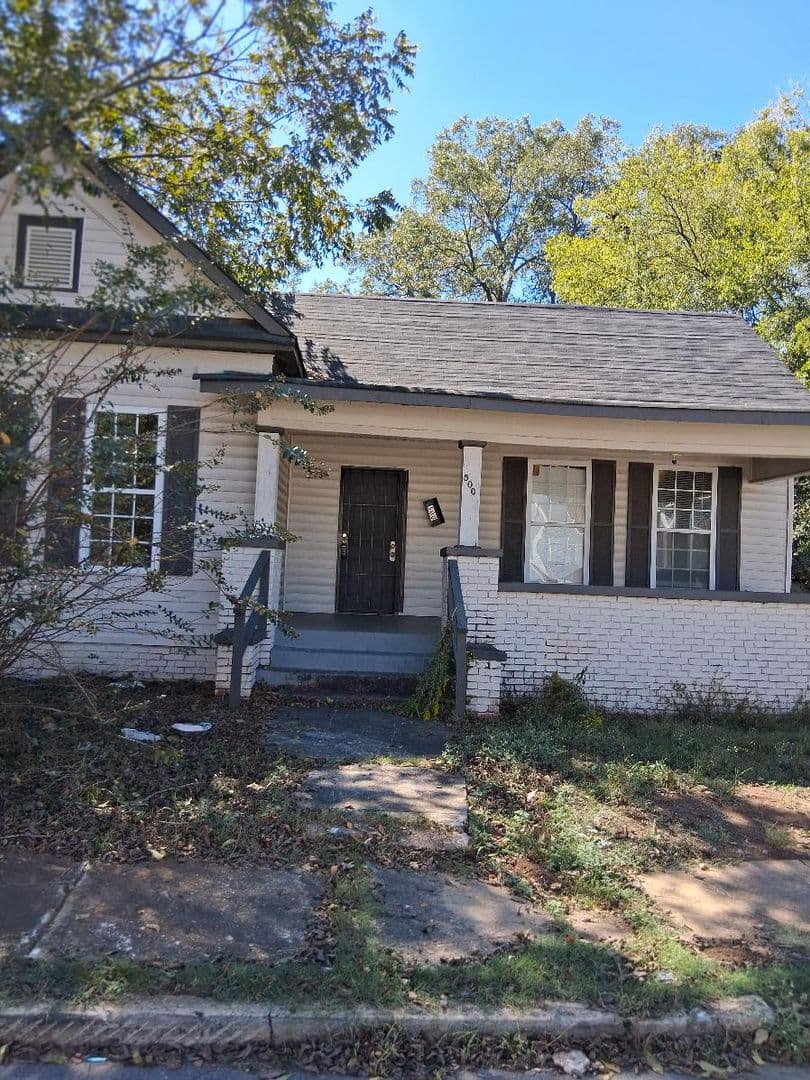 Bessemer House: 500 Gladys St