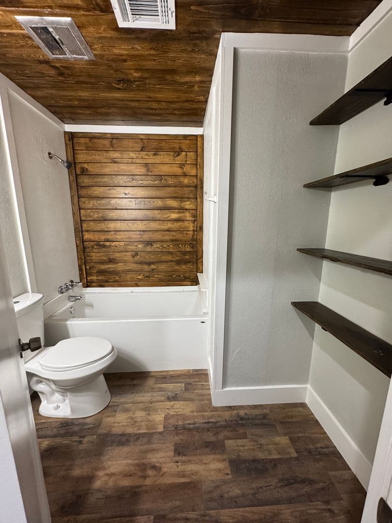 Huntsville House: 3306 E Tucker Drive