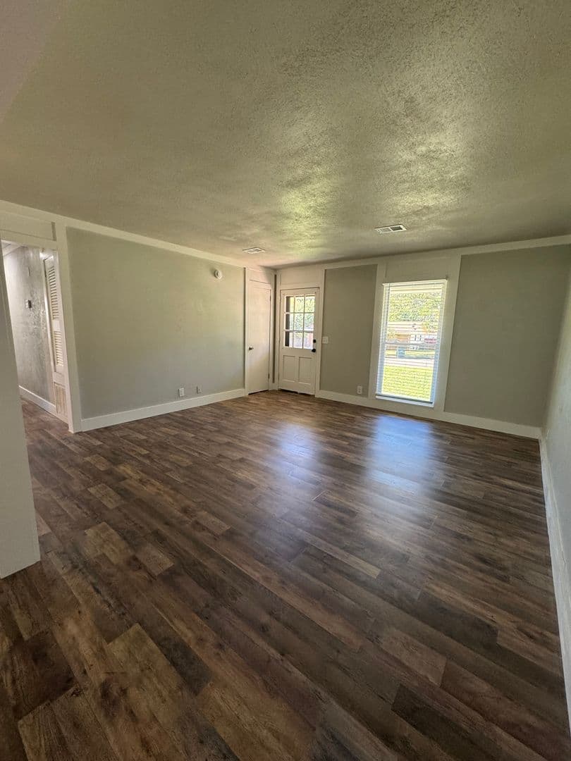 Huntsville House: 3306 E Tucker Drive