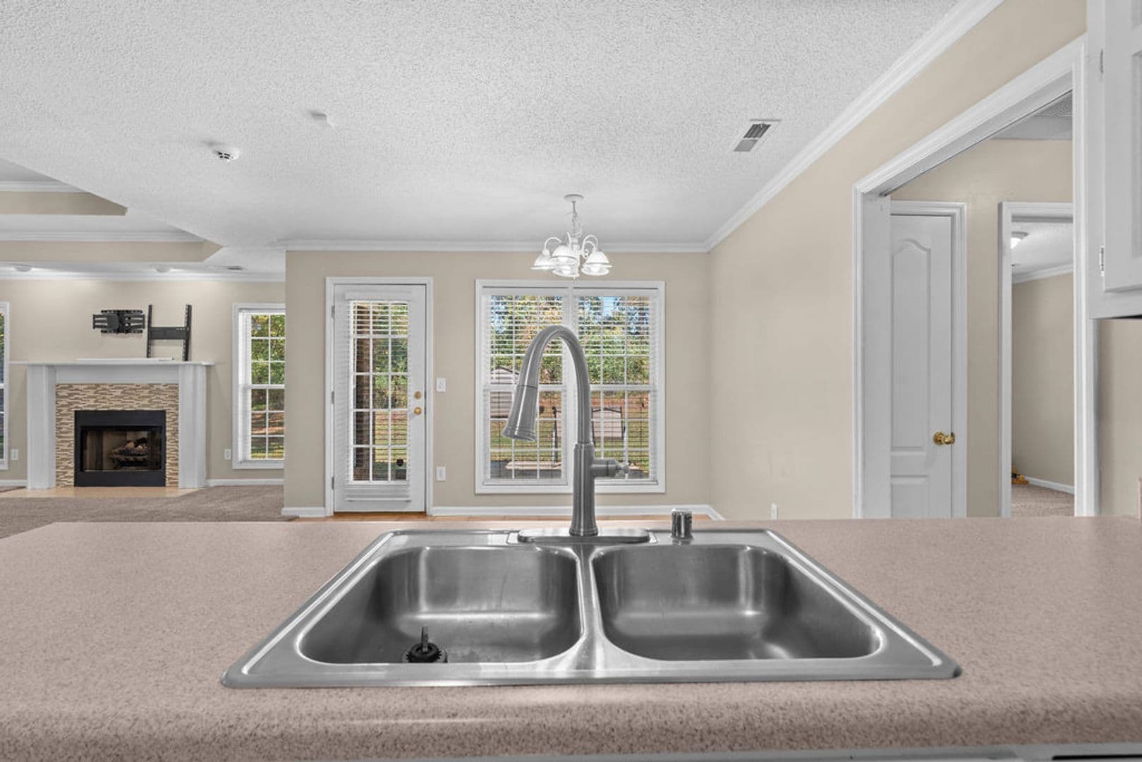 Madison House: 185 Raspberry Way