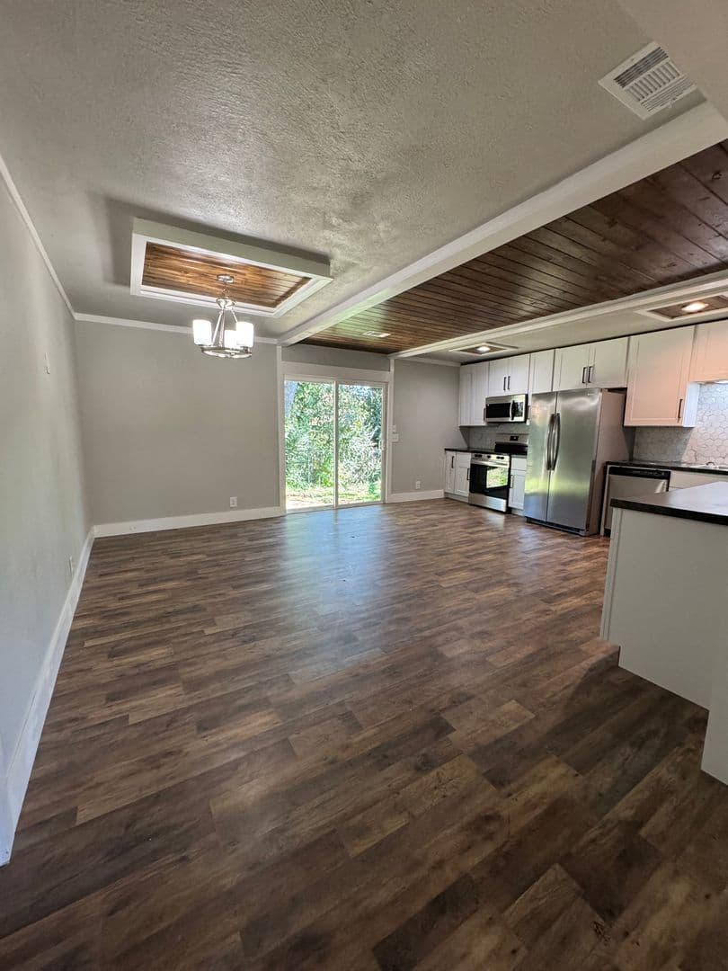 Huntsville House: 3306 E Tucker Drive