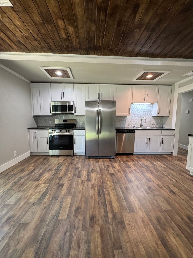 Huntsville House: 3306 E Tucker Drive
