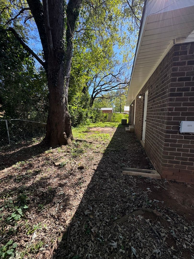 Huntsville House: 3306 E Tucker Drive