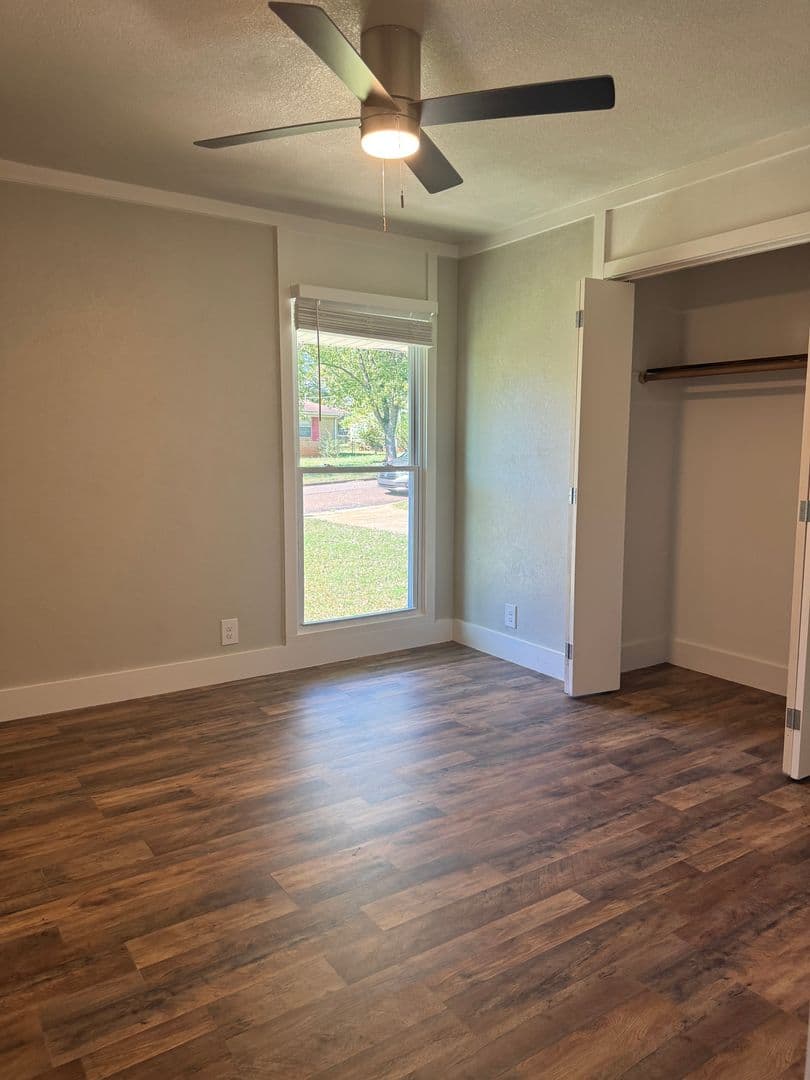 Huntsville House: 3306 E Tucker Drive