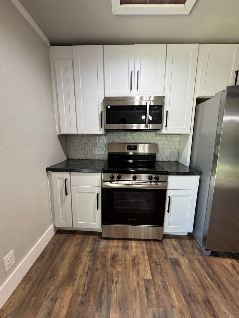 Huntsville House: 3306 E Tucker Drive