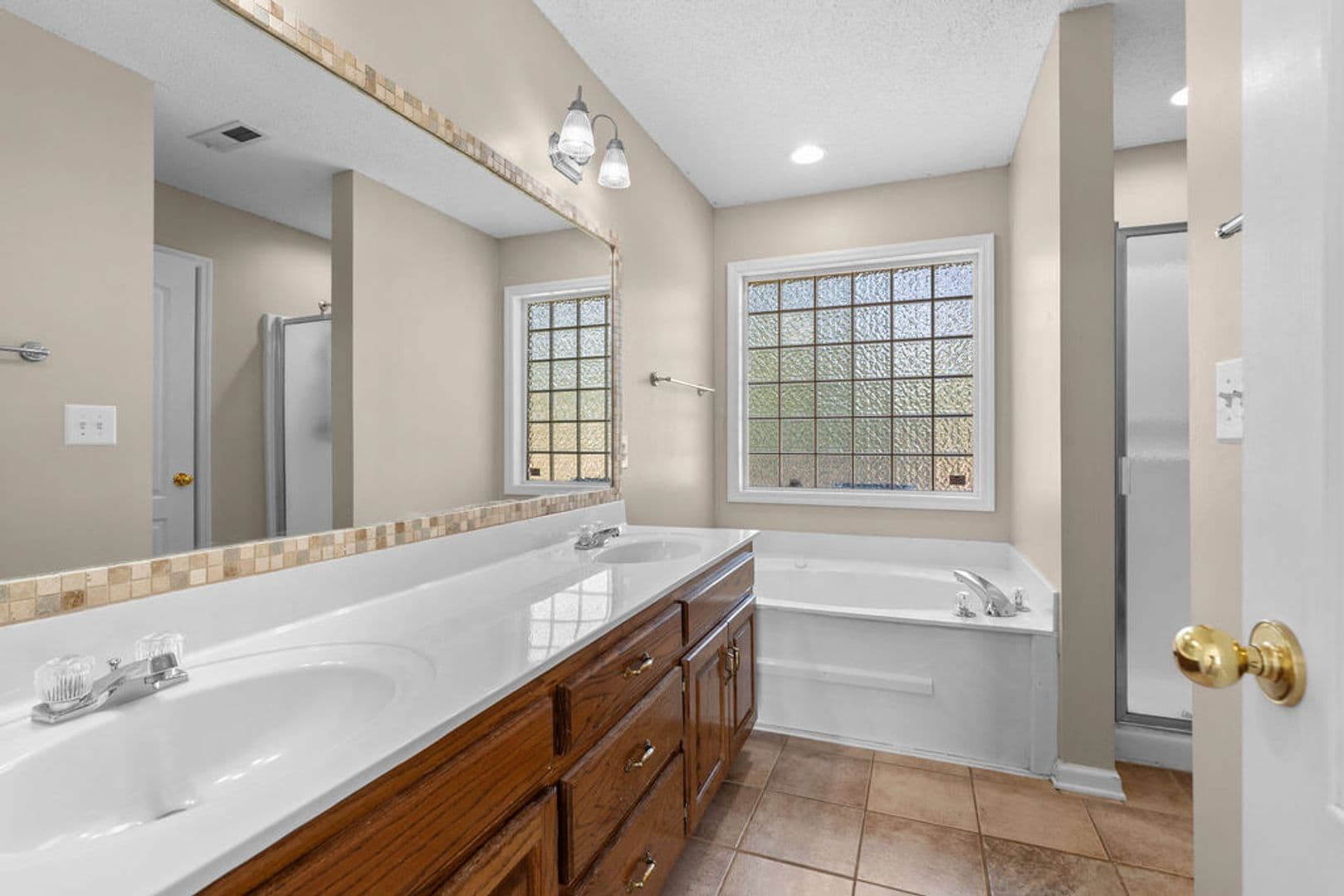 Madison House: 185 Raspberry Way