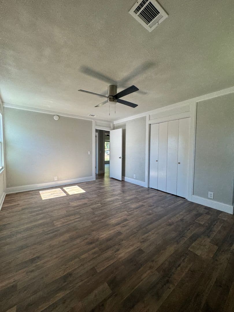 Huntsville House: 3306 E Tucker Drive