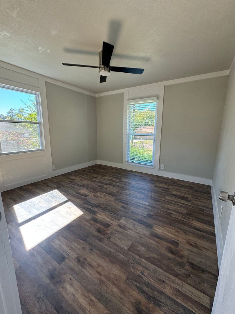 Huntsville House: 3306 E Tucker Drive