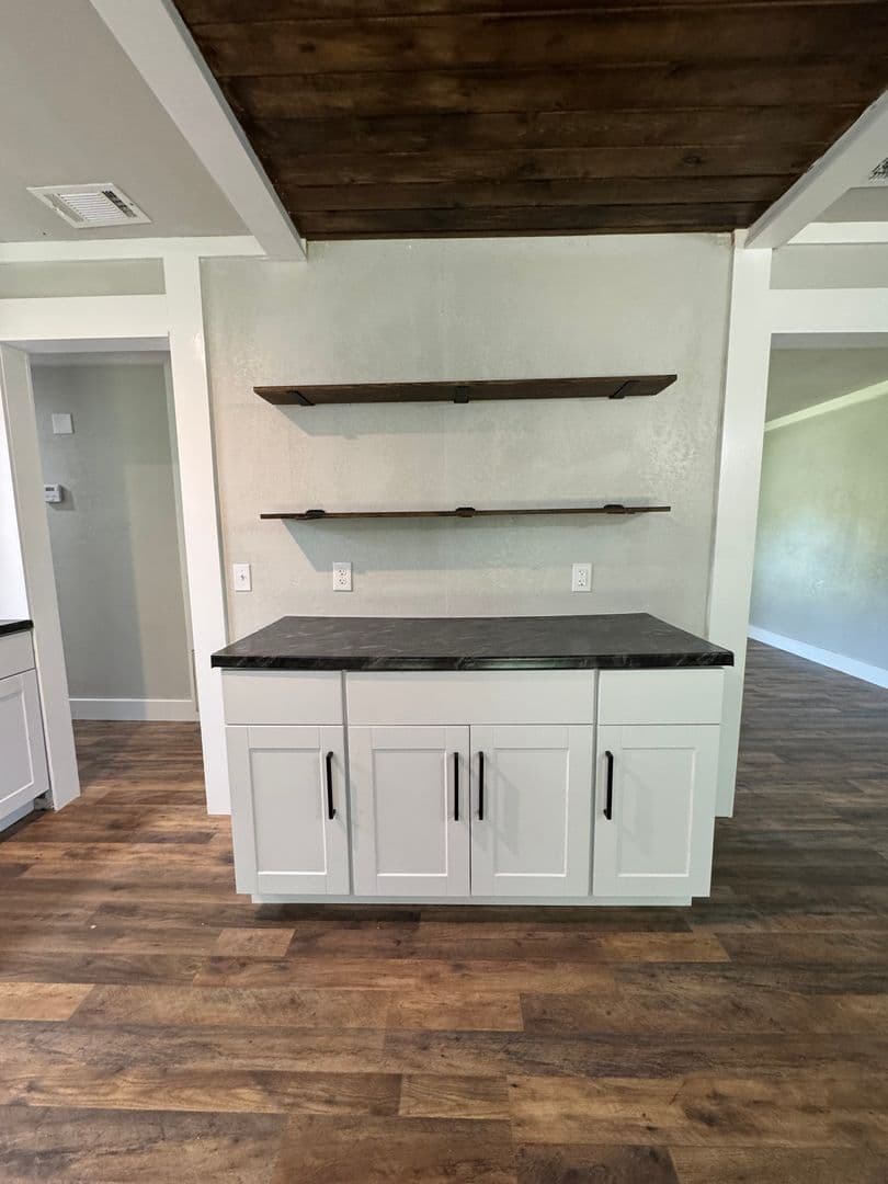 Huntsville House: 3306 E Tucker Drive